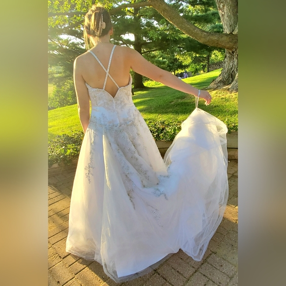 Moonlight Couture White Wedding Dress W/ Detachable Train, Size 16 - Picture 5 of 16